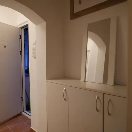Jolie Place Old Town Apartment